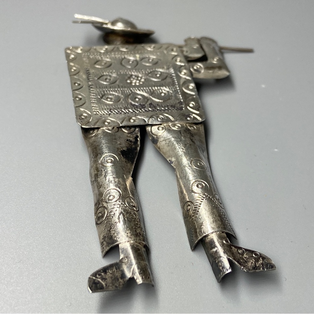 Vintage Sterling Silver Peruvian Brooch Flute Player in Ethnic Dress Stamped 925 - Picture 10 of 16